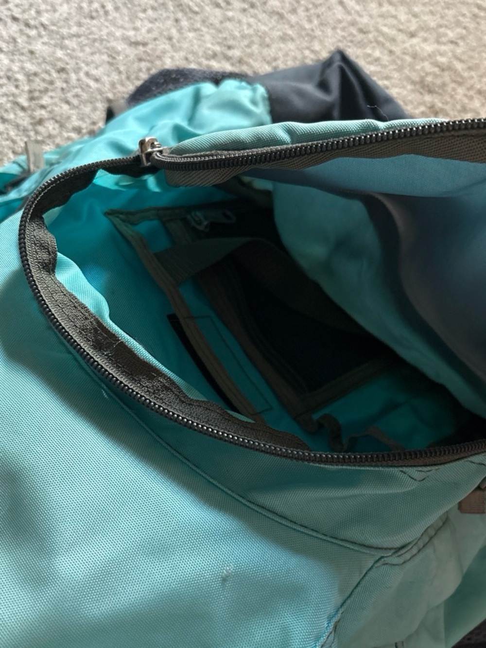 L.L bean backpack - Picture 4 of 6